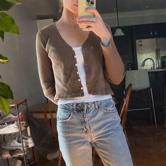 Brandy Melville Brown Buttoned Crop Cardigan - Picture 2 of 2